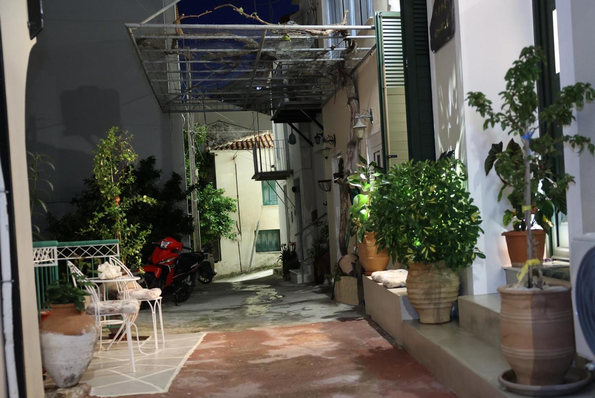 Cane'S Family Guest House Plomari エクステリア 写真